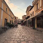 Apartment Bazar Charm- Cozy Urban Retreat In Historic Heart
