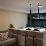 Bazar Charm- Cozy Urban Retreat In Historic Heart