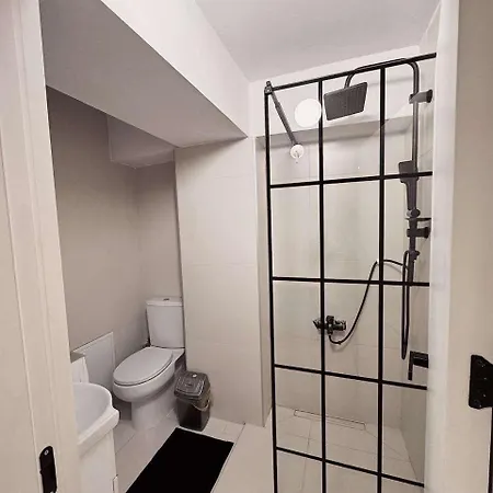 Bazar Charm- Cozy Urban Retreat In Historic Heart Διαμέρισμα *