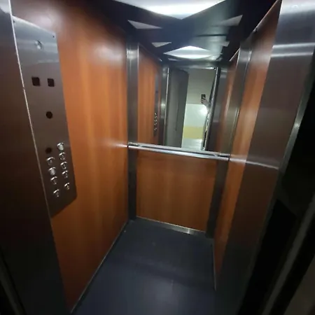 アパート Bazar Charm- Cozy Urban Retreat In Historic Heart *