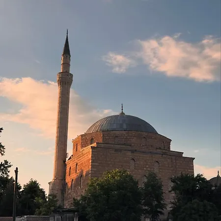 Bazar Charm- Cozy Urban Retreat In Historic Heart