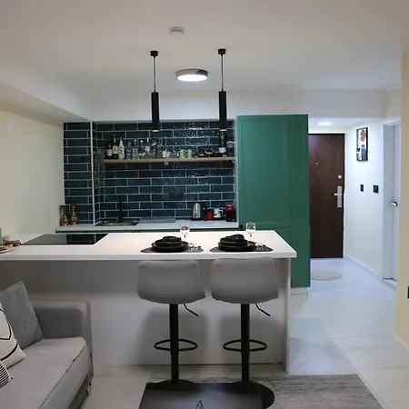 Bazar Charm- Cozy Urban Retreat In Historic Heart *