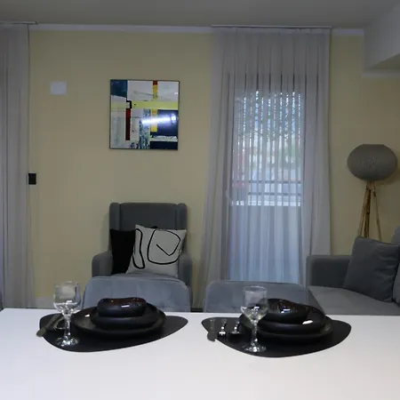 Bazar Charm- Cozy Urban Retreat In Historic Heart