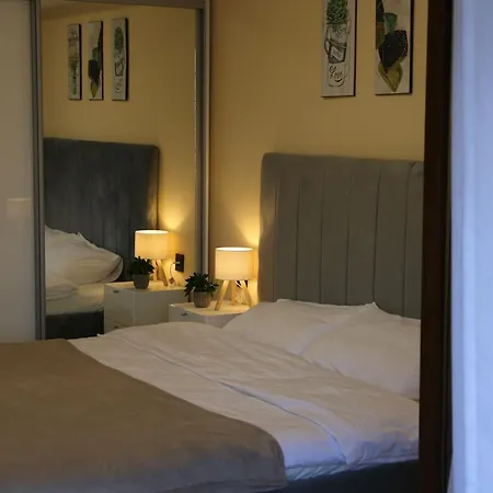 Bazar Charm- Cozy Urban Retreat In Historic Heart