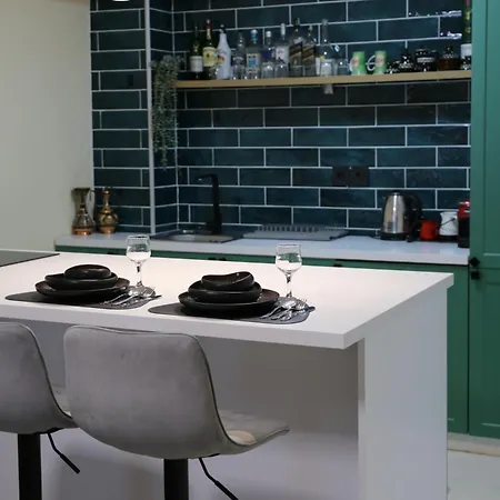 Apartment Bazar Charm- Cozy Urban Retreat In Historic Heart