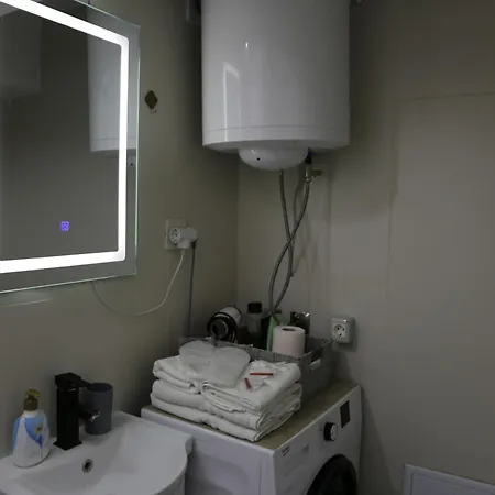 Bazar Charm- Cozy Urban Retreat In Historic Heart