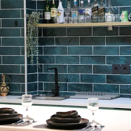 Bazar Charm- Cozy Urban Retreat In Historic Heart *