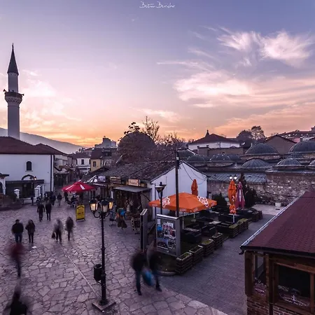 Bazar Charm- Cozy Urban Retreat In Historic Heart 아파트 스코페