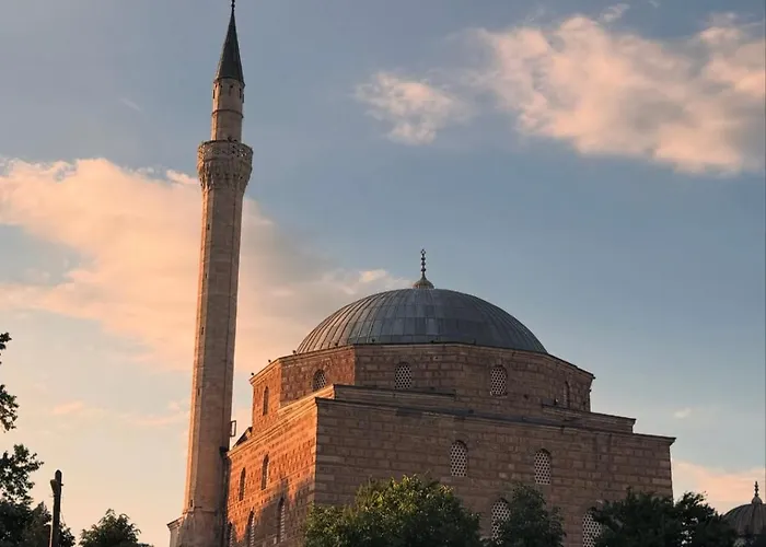 Bazar Charm- Cozy Urban Retreat In Historic Heart