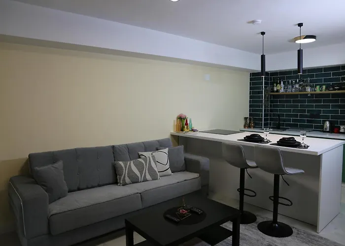 Bazar Charm- Cozy Urban Retreat In Historic Heart Апартаменты *