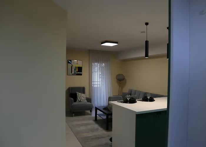 Апартаменты Bazar Charm- Cozy Urban Retreat In Historic Heart *