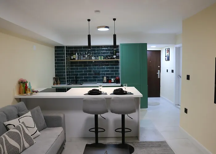 Bazar Charm- Cozy Urban Retreat In Historic Heart *