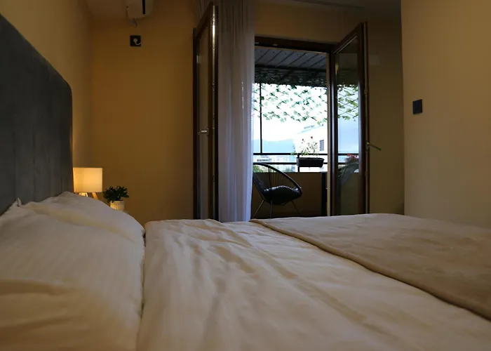 Bazar Charm- Cozy Urban Retreat In Historic Heart Скопье