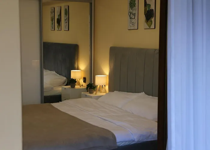 Bazar Charm- Cozy Urban Retreat In Historic Heart