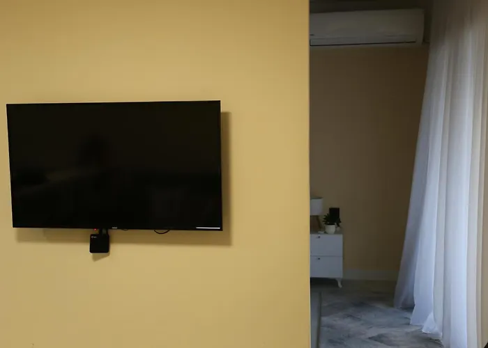 Bazar Charm- Cozy Urban Retreat In Historic Heart *