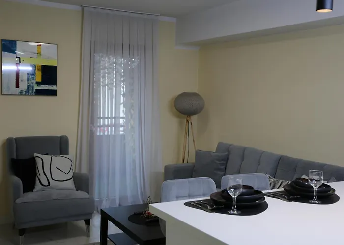 Bazar Charm- Cozy Urban Retreat In Historic Heart Скопье