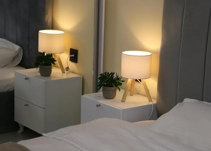 Bazar Charm- Cozy Urban Retreat In Historic Heart *