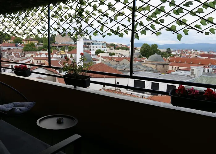 Bazar Charm- Cozy Urban Retreat In Historic Heart Апартаменты