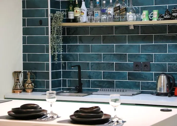 Bazar Charm- Cozy Urban Retreat In Historic Heart *