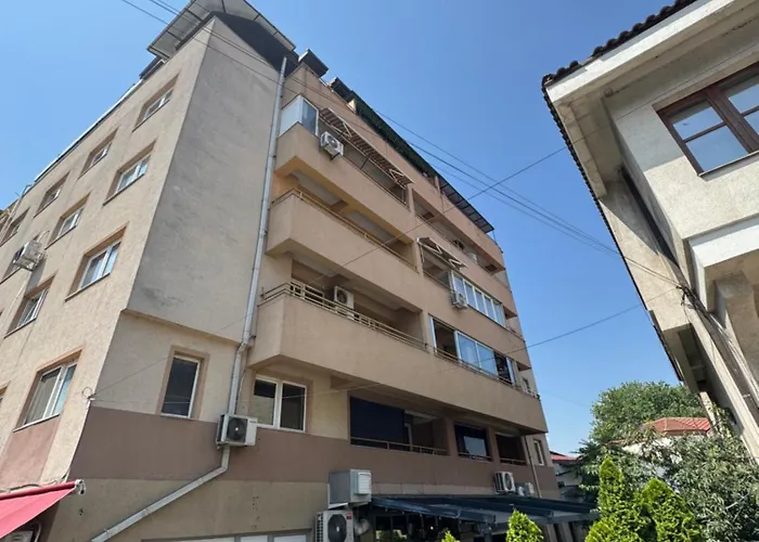 Apartament Bazar Charm- Cozy Urban Retreat In Historic Heart