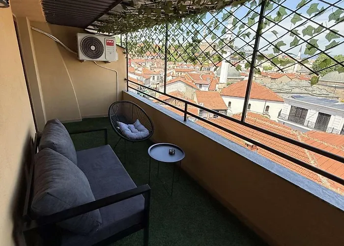 Bazar Charm- Cozy Urban Retreat In Historic Heart Апартаменты