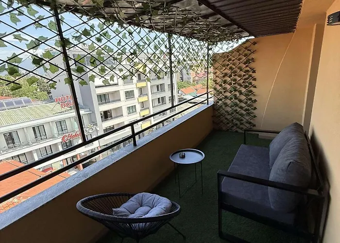 Bazar Charm- Cozy Urban Retreat In Historic Heart Апартаменты *